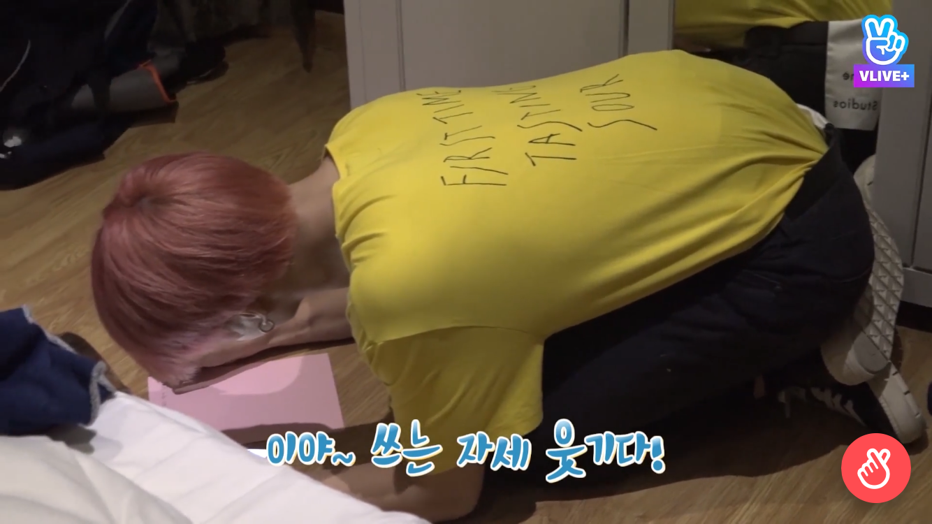 방탄 정국 편지쓰는자세좀 봐 | 인스티즈