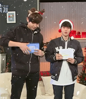 😱유럽 공중전화 박스에 몸이 안 들어가져서 밖에서 통화하는 아이돌 😱 | 인스티즈