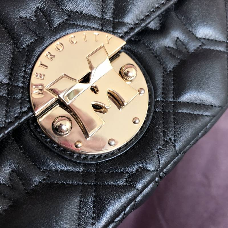 메트로시티 크로스백 팔아요! | 인스티즈