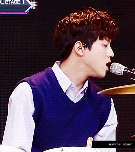 거실에 같이 있다가 갑자기 " 난 우리팀이 너무 좋은거같아! "라고 말한다는 강아지.... | 인스티즈