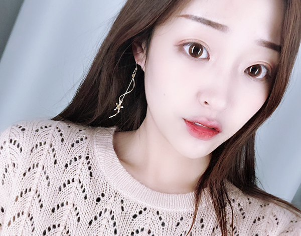 다양한 스타일의 귀걸이와 귀찌를 1000원~5500원에 판매해요!!120여종 | 인스티즈