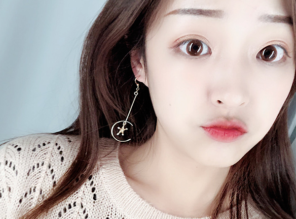 다양한 스타일의 귀걸이와 귀찌를 1000원~5500원에 판매해요!!120여종 | 인스티즈