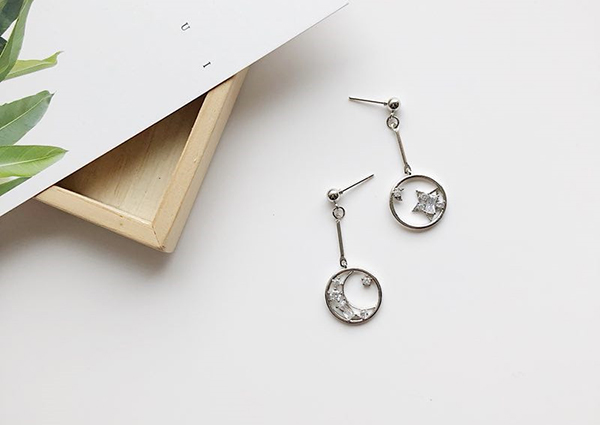 다양한 스타일의 귀걸이와 귀찌를 1000원~5500원에 판매해요!!120여종 | 인스티즈