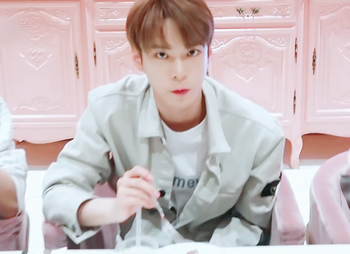 1년 3개월만에 염색하구 정말 짧게 했던 머리색이았지만 행복했다..도영아...... | 인스티즈