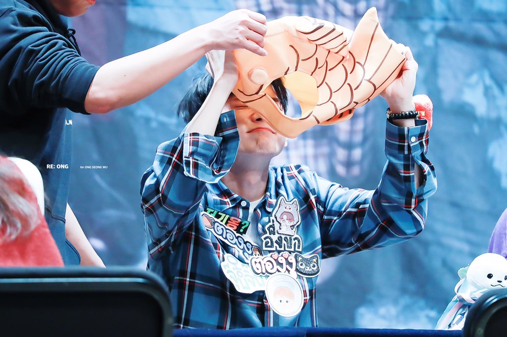 아잇 슈슈크림이야아 붕어빵에 슈슈크림 다 빠졌어 흐어어엉 ㅈㅇ 옹성우 | 인스티즈