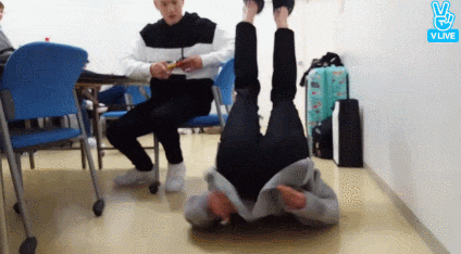 이창섭 다리길이 실감 짤 모음 | 인스티즈