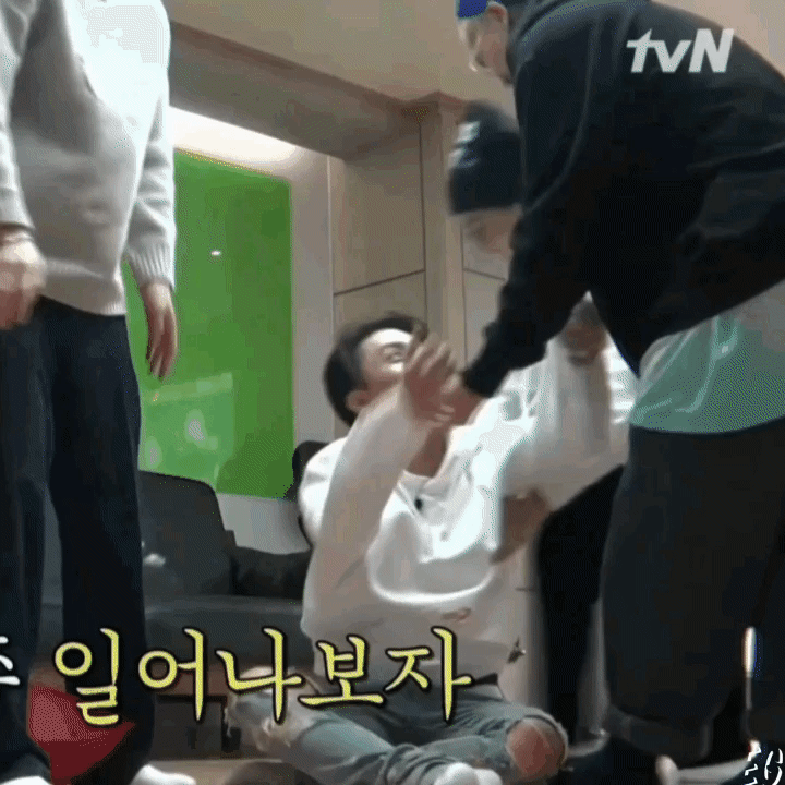 이 짤에서 은지원 약간 피오 버거워하는 거 같아보옄ㅋㅋㅋㅋㅋ | 인스티즈