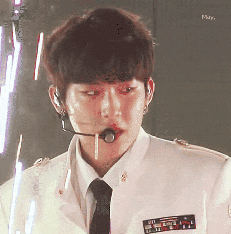 흰색제복+박우진=갓벽 | 인스티즈