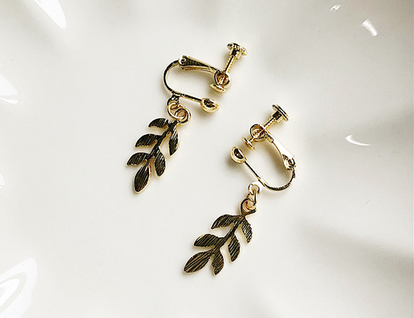 다양한 스타일의 귀걸이와 귀찌를 1000원~5500원에 판매해요!!120여종 | 인스티즈