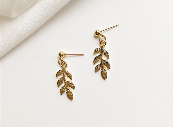 다양한 스타일의 귀걸이와 귀찌를 1000원~5500원에 판매해요!!120여종 | 인스티즈