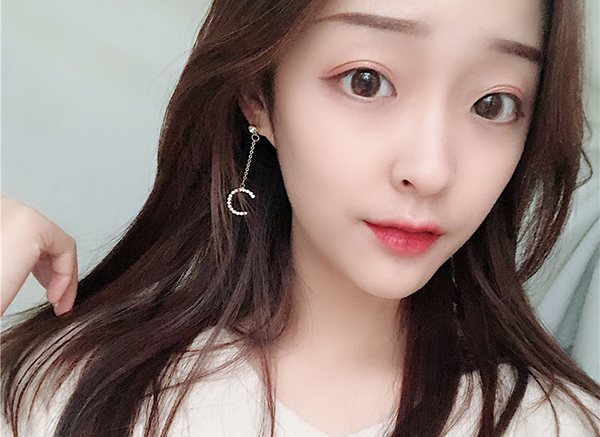 다양한 스타일의 귀걸이와 귀찌를 1000원~5500원에 판매해요!!120여종 | 인스티즈