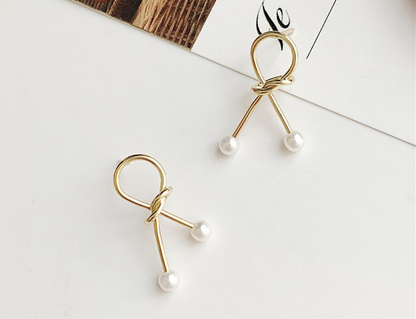 다양한 스타일의 귀걸이와 귀찌를 1000원~5500원에 판매해요!!120여종 | 인스티즈