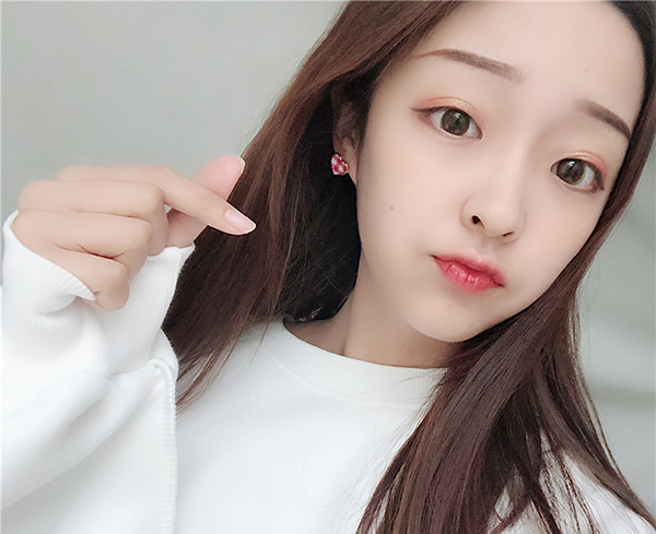다양한 스타일의 귀걸이와 귀찌를 1000원~5500원에 판매해요!!120여종 | 인스티즈