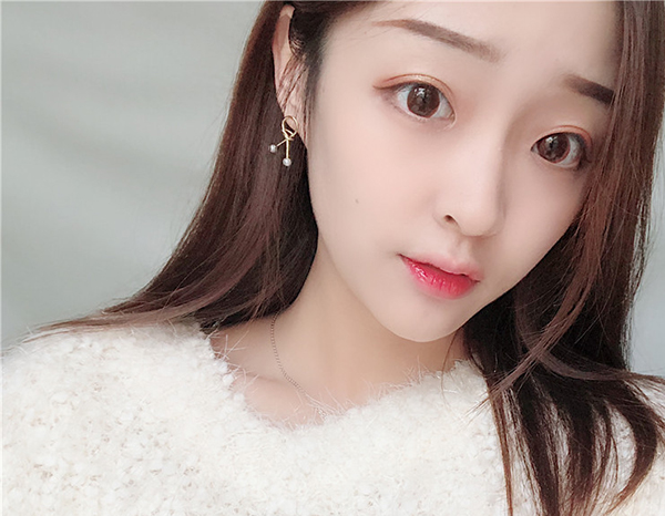 다양한 스타일의 귀걸이와 귀찌를 1000원~5500원에 판매해요!!120여종 | 인스티즈
