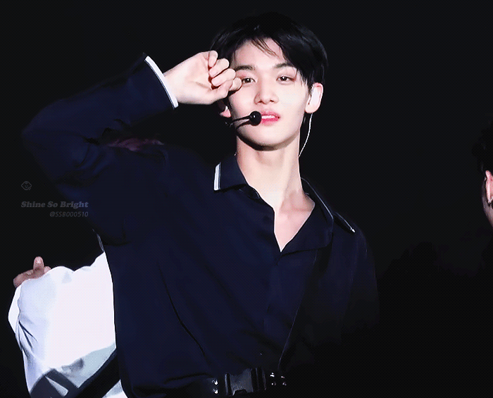 배진영 하트날리고 웃는게 넘 귀여워ㅠㅠㅠㅠ | 인스티즈