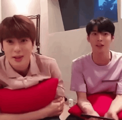 애기부부 사진 뿌리기 💛💚 | 인스티즈