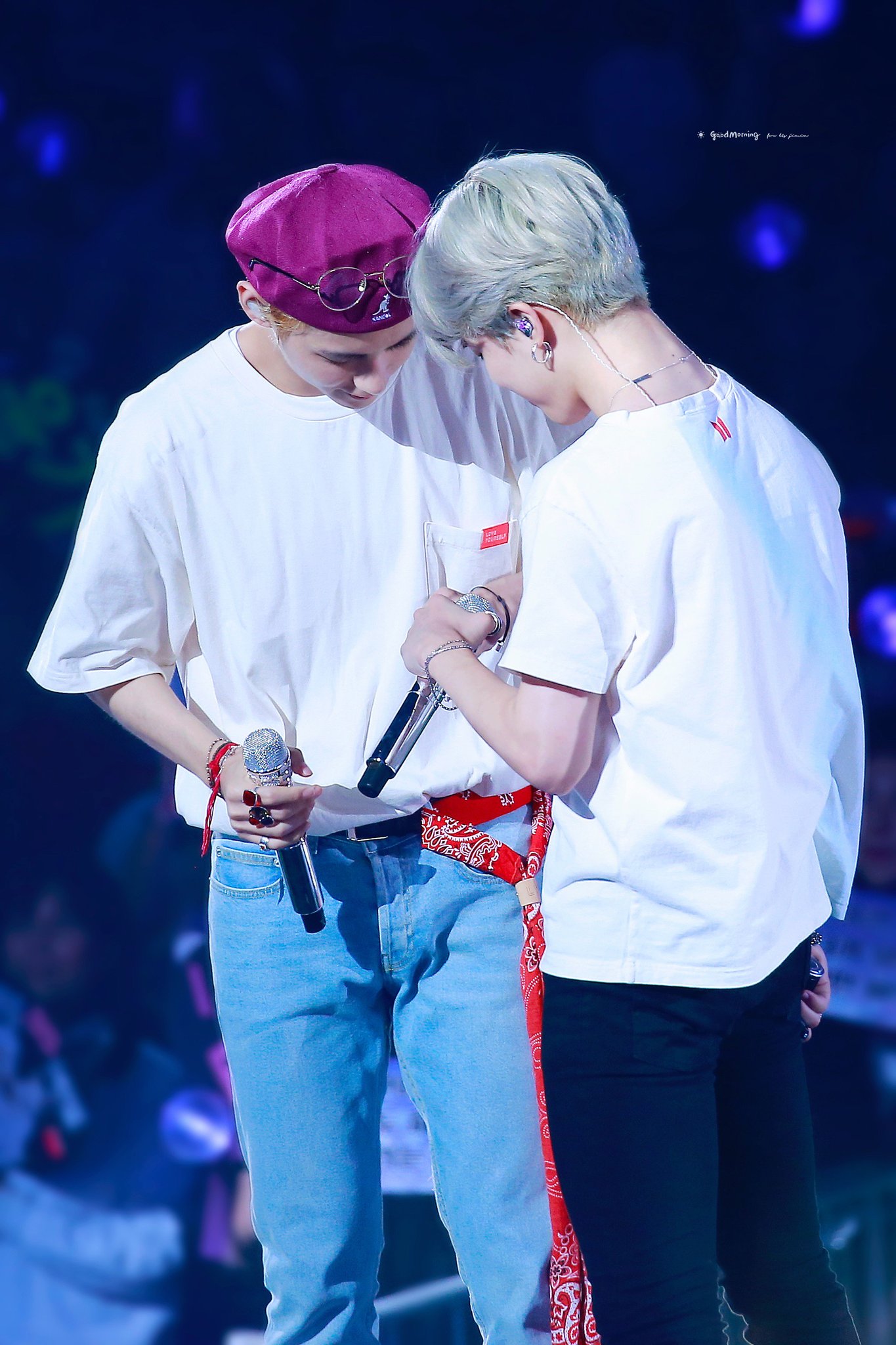 태형 지민 손만 보이는데 진짜 무슨 너무... 너무 귀여워 | 인스티즈