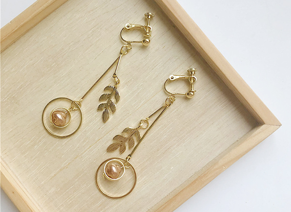 다양한 스타일의 귀걸이와 귀찌를 1000원~5500원에 판매해요!!120여종 | 인스티즈