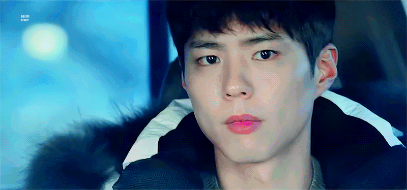 [남자친구] 꽐라된 박보검 줍줍해주다가 오징어 입에 물고 돌아가는 송혜교.gif | 인스티즈