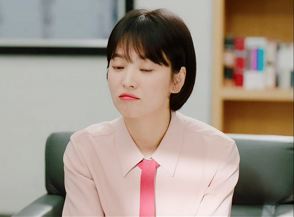 [남자친구] 꽐라된 박보검 줍줍해주다가 오징어 입에 물고 돌아가는 송혜교.gif | 인스티즈