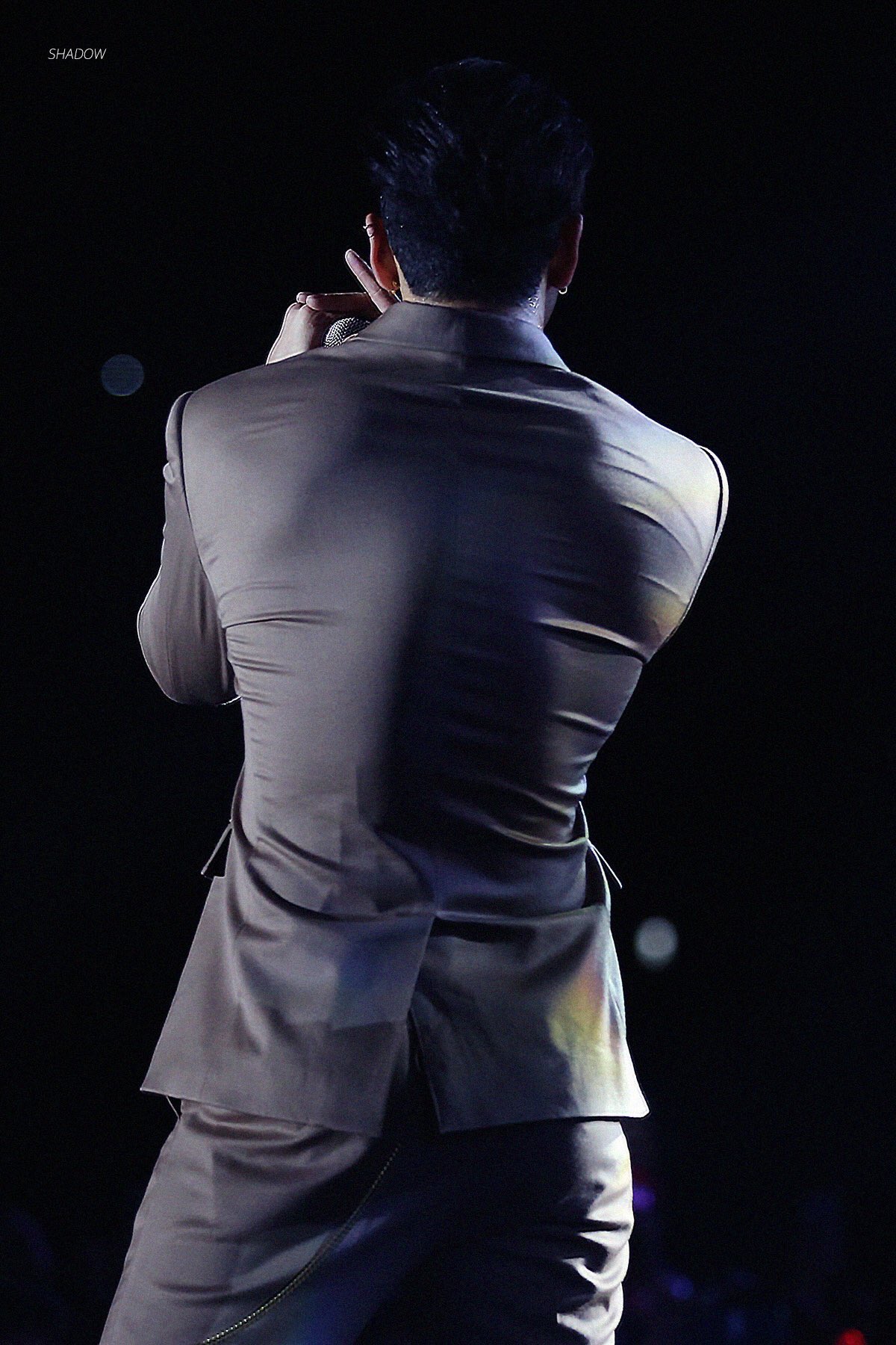 나 등근육 이렇게 잘보이는 안무 처음 봤어 | 인스티즈