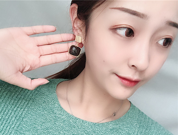 다양한 스타일의 귀걸이와 귀찌를 1000원~5500원에 판매해요!!120여종 | 인스티즈
