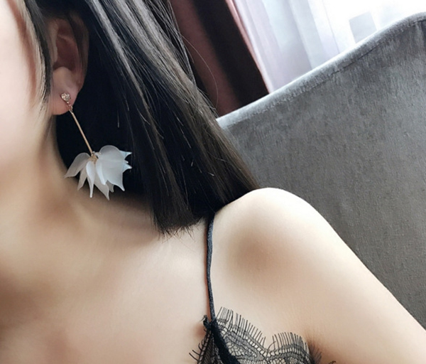 다양한 스타일의 귀걸이와 귀찌를 1000원~5500원에 판매해요!!120여종 | 인스티즈