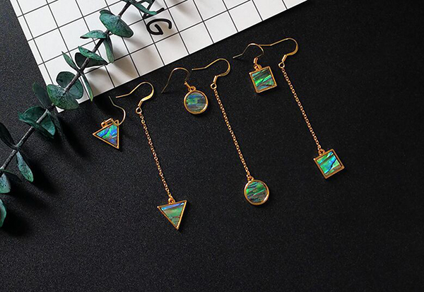 다양한 스타일의 귀걸이와 귀찌를 1000원~5500원에 판매해요!!120여종 | 인스티즈