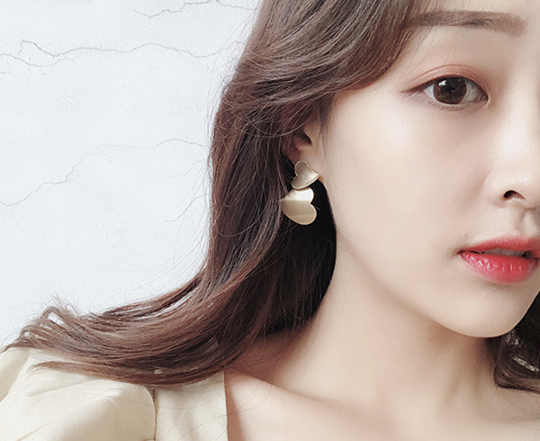 다양한 스타일의 귀걸이와 귀찌를 1000원~5500원에 판매해요!!120여종 | 인스티즈