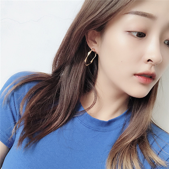 다양한 스타일의 귀걸이와 귀찌를 1000원~5500원에 판매해요!!120여종 | 인스티즈