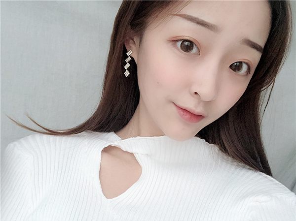 다양한 스타일의 귀걸이와 귀찌를 1000원~5500원에 판매해요!!120여종 | 인스티즈