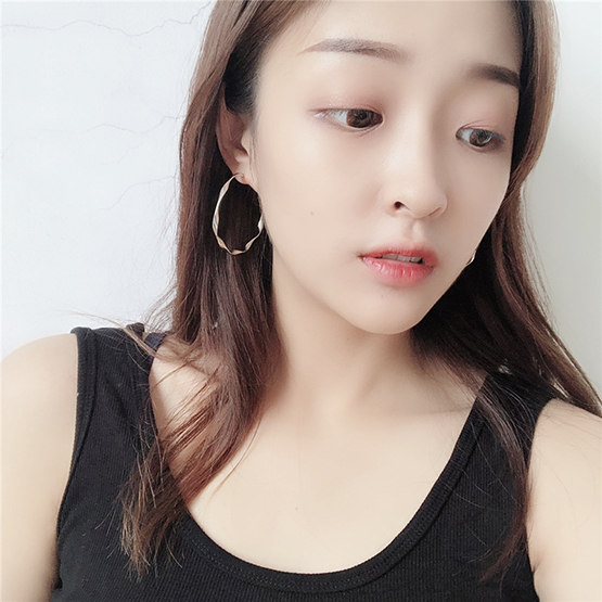 다양한 스타일의 귀걸이와 귀찌를 1000원~5500원에 판매해요!!120여종 | 인스티즈