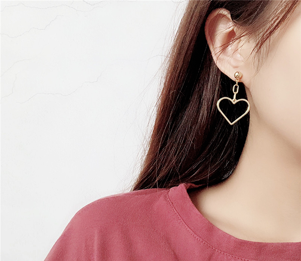 다양한 스타일의 귀걸이와 귀찌를 1000원~5500원에 판매해요!!120여종 | 인스티즈