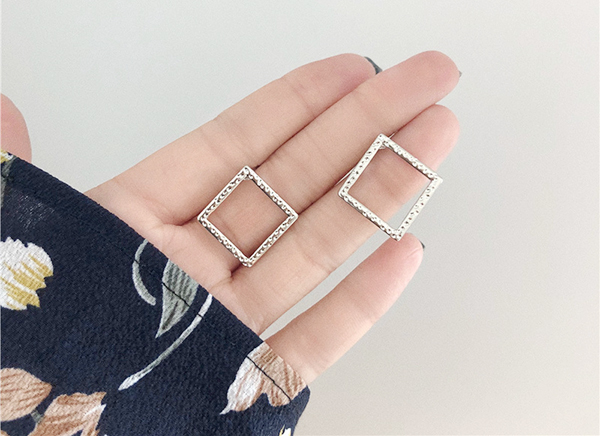 다양한 스타일의 귀걸이와 귀찌를 1000원~5500원에 판매해요!!120여종 | 인스티즈