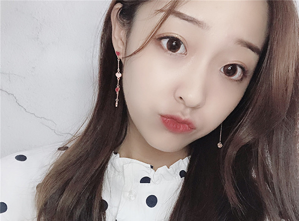 다양한 스타일의 귀걸이와 귀찌를 1000원~5500원에 판매해요!!120여종 | 인스티즈