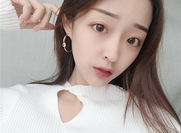 다양한 스타일의 귀걸이와 귀찌를 1000원~5500원에 판매해요!!120여종 | 인스티즈