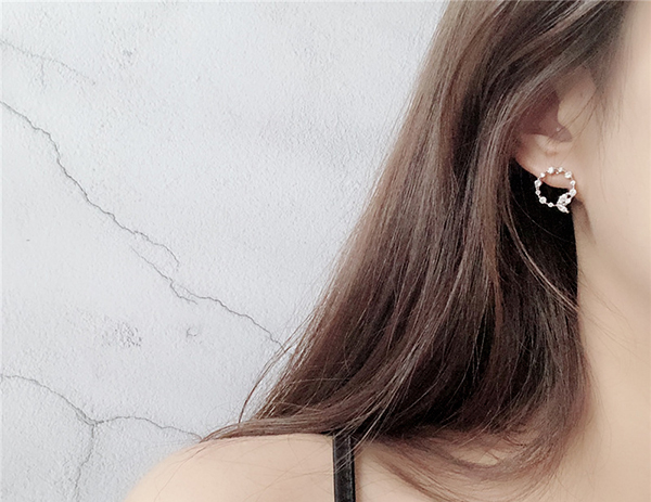 다양한 스타일의 귀걸이와 귀찌를 1000원~5500원에 판매해요!!120여종 | 인스티즈