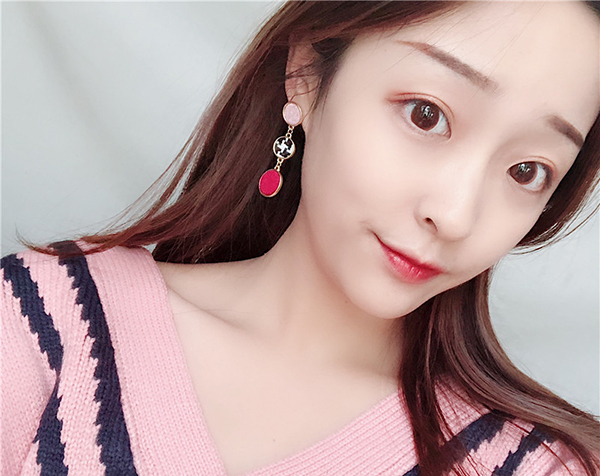 다양한 스타일의 귀걸이와 귀찌를 1000원~5500원에 판매해요!!120여종 | 인스티즈