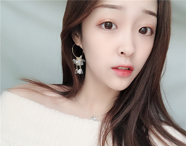 다양한 스타일의 귀걸이와 귀찌를 1000원~5500원에 판매해요!!120여종 | 인스티즈