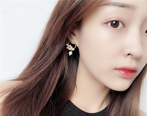 다양한 스타일의 귀걸이와 귀찌를 1000원~5500원에 판매해요!!120여종 | 인스티즈