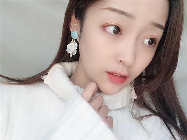 다양한 스타일의 귀걸이와 귀찌를 1000원~5500원에 판매해요!!120여종 | 인스티즈
