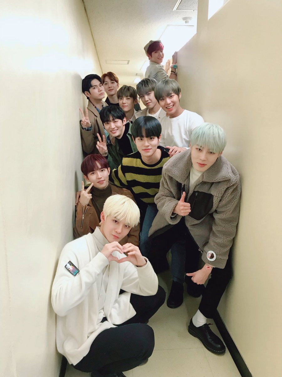워너원 좁은 복도에서도 단체사진 이쁘게 찍어내ㅋㅋㅋㅋ | 인스티즈