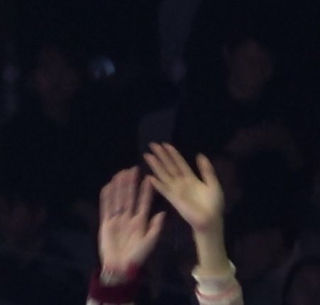 태형 지민 손만 보이는데 진짜 무슨 너무... 너무 귀여워 | 인스티즈