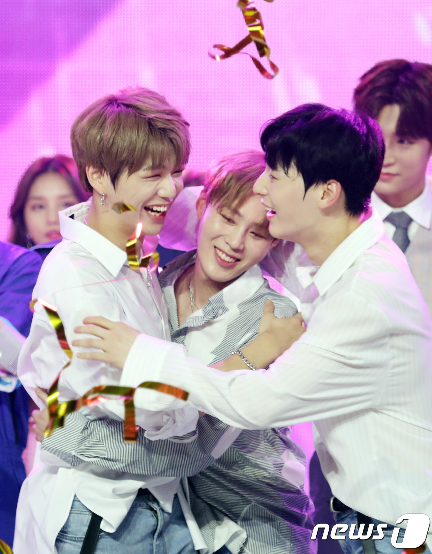 하성운황민현강다니엘 우물즈 오늘 새로운짤떳당 | 인스티즈