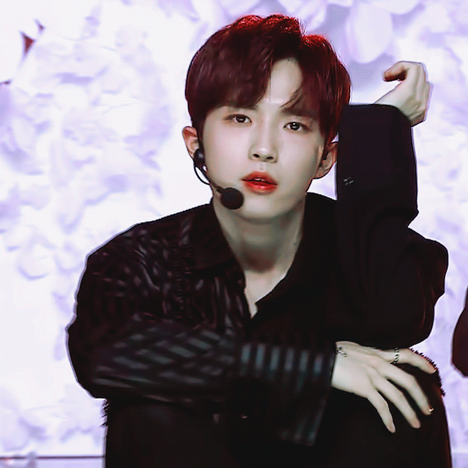 김재환 노래하면서 인형을 팔아요.. | 인스티즈