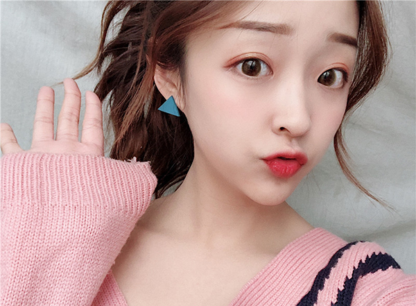 다양한 스타일의 귀걸이와 귀찌를 1000원~5500원에 판매해요!!120여종 | 인스티즈