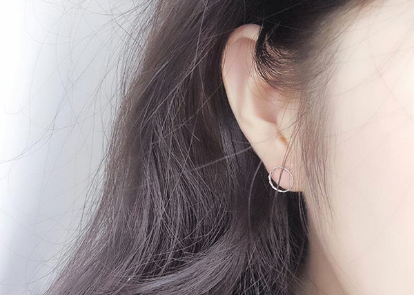 다양한 스타일의 귀걸이와 귀찌를 1000원~5500원에 판매해요!!120여종 | 인스티즈