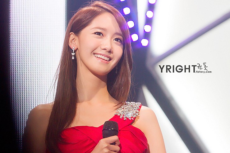 윤아 연말 시상식 드레스👗👠 | 인스티즈