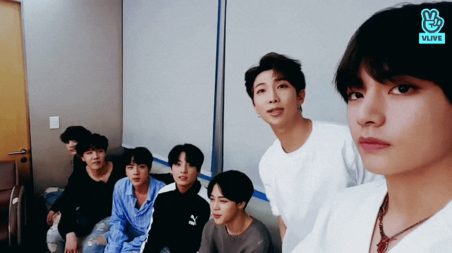 방탄은 전체적으로 얼굴들이 짙지?않아?분위기가 진한?빅히트상... | 인스티즈