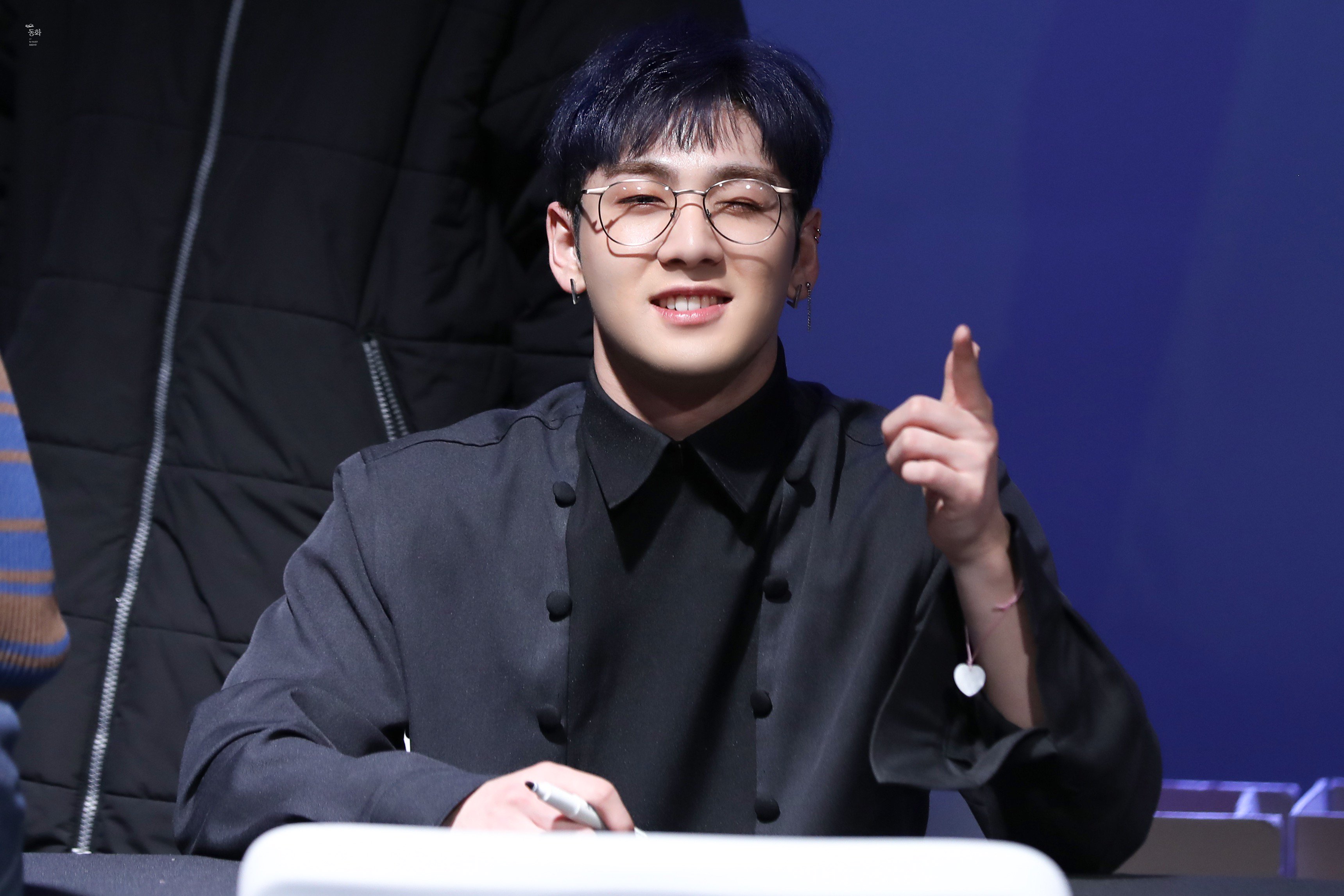 강동호(뉴이스트)의 백사총이 몬주아라 다들? | 인스티즈